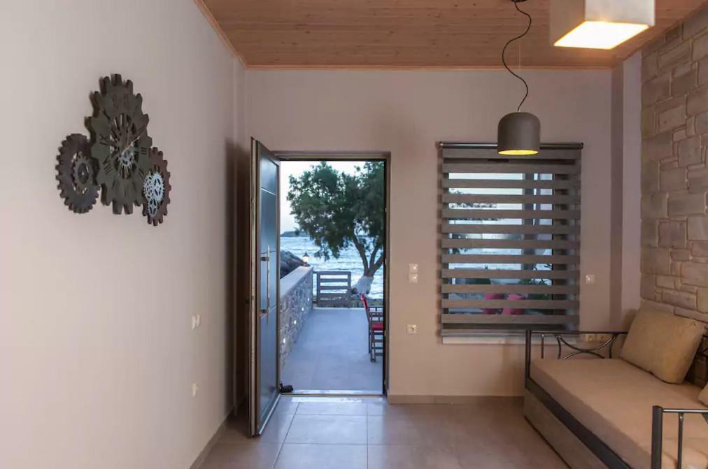 On The Water Lodging 2 Apartment Falasarna Exterior photo