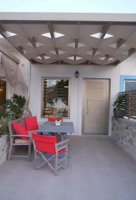 On The Water Lodging 2 Apartment Falasarna Exterior photo